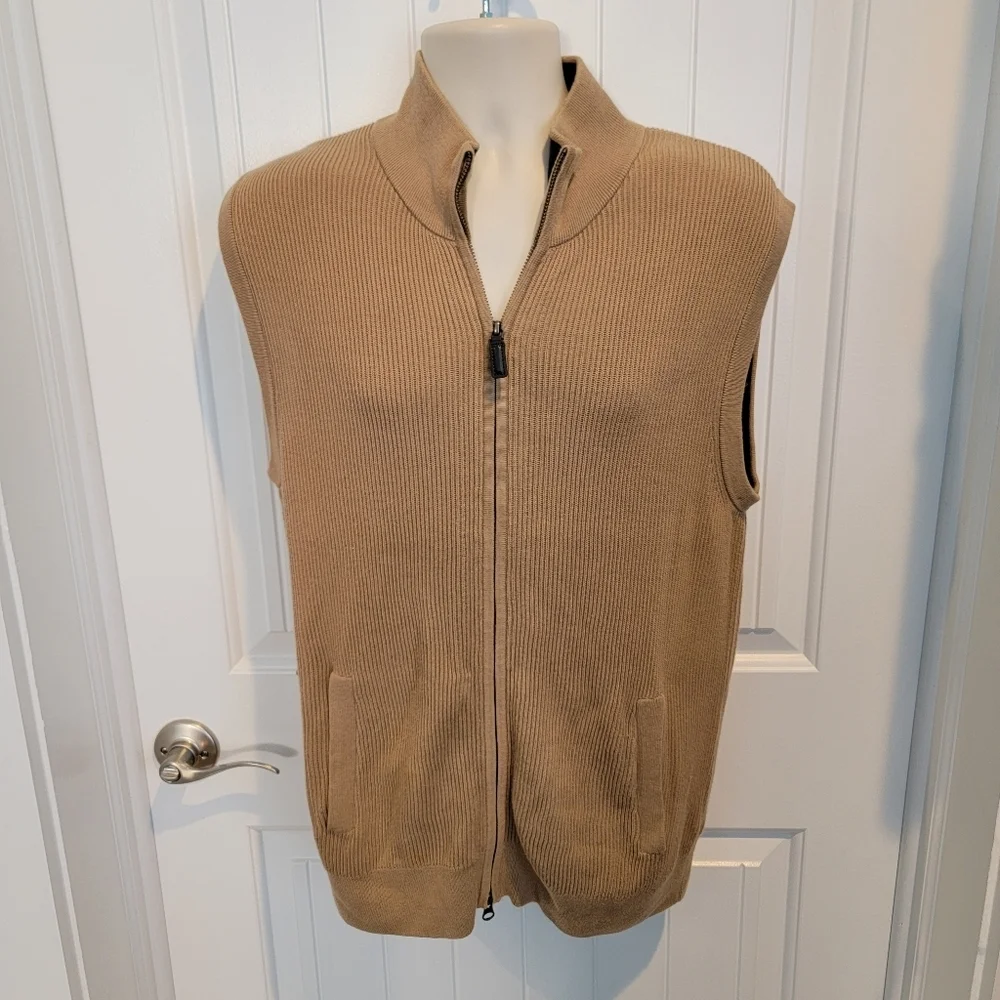 Cremieux Classics Tan Medium Vest  Full zip 100 % cotton Grandpa  pockets